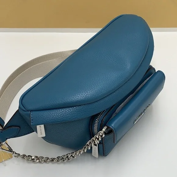 MICHAEL KORS
Maisie Large Pebbled Leather 2-in-1 Sling Pack
Teal
NWT - Picture 10 of 16